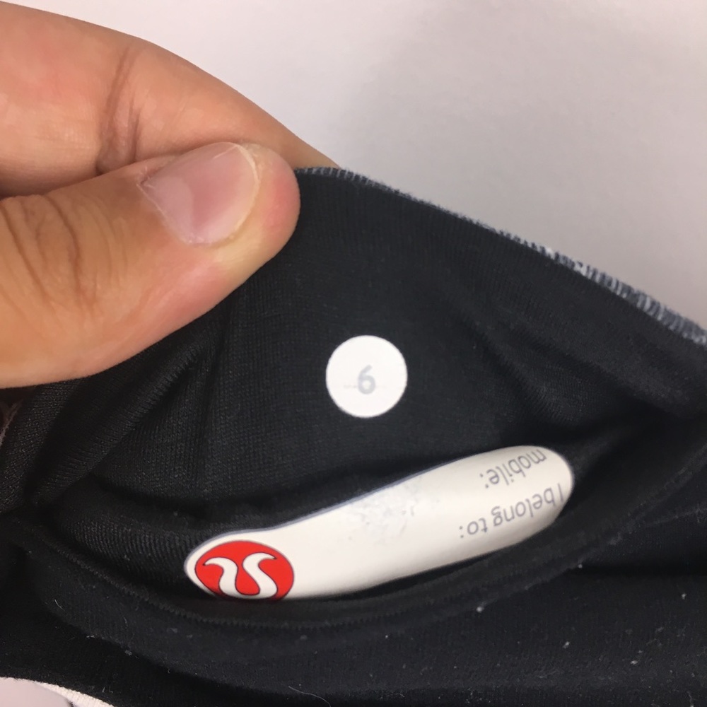 Lululemon black yoga pants - Picture 5 of 8